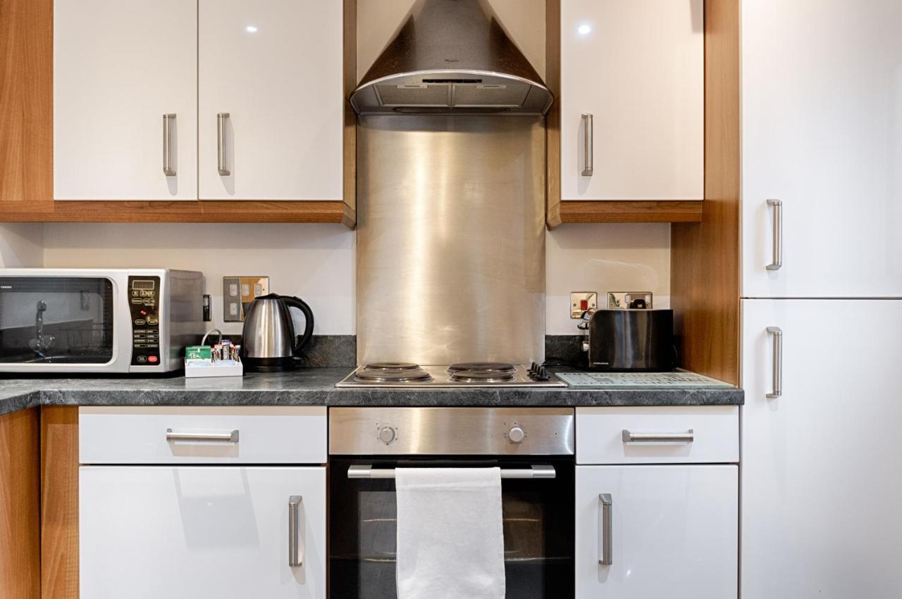 스완지 Parking, Balcony, Fully Equipped Kitchen 아파트 외부 사진