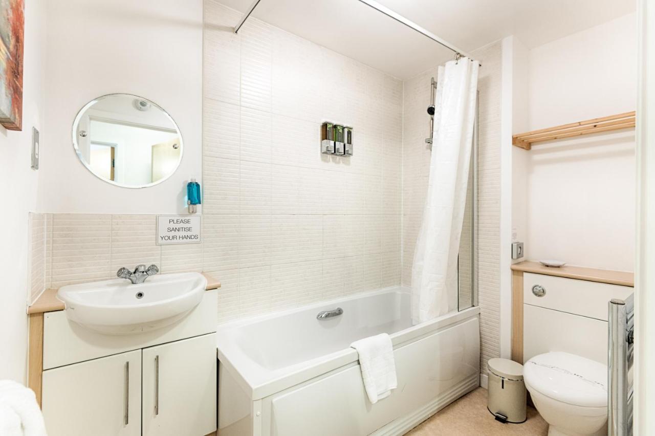 스완지 Parking, Balcony, Fully Equipped Kitchen 아파트 외부 사진