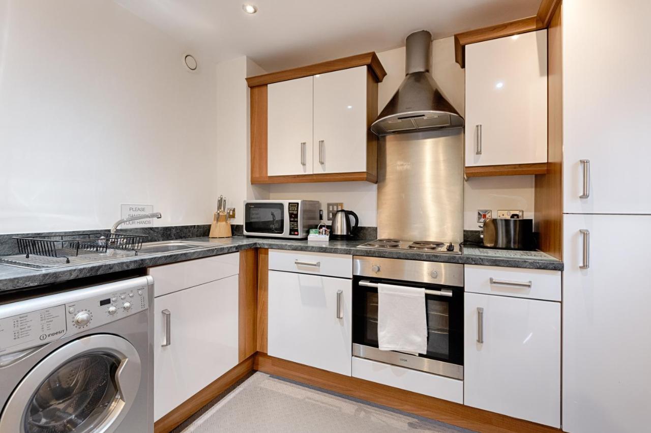스완지 Parking, Balcony, Fully Equipped Kitchen 아파트 외부 사진