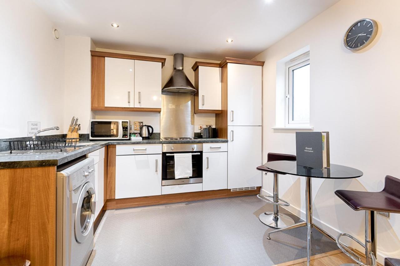 스완지 Parking, Balcony, Fully Equipped Kitchen 아파트 외부 사진